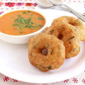 Vada Sambhar (3 Pieces)